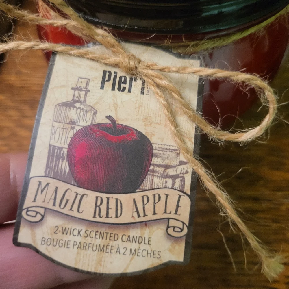NEW PIER 1 IMPORTS ONE 2 WICK MAGIC RED APPLE CANDLE DISCONTINUED RARE